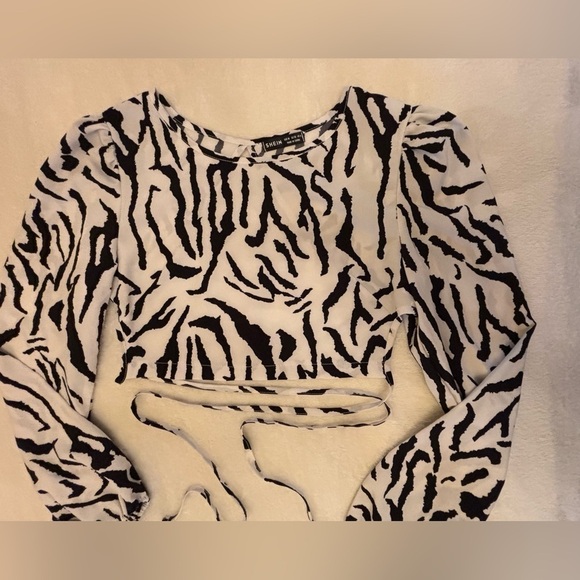 SHEIN ZEBRA PRINT LONG SLEEVE OPEN BACK CROP TOP SZ MEDIUM - Picture 2 of 10